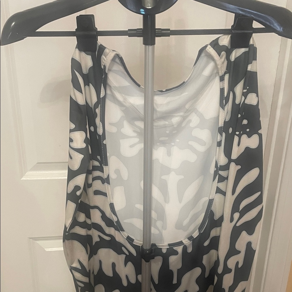 Green and White Patterned Dress - Picture 6 of 8